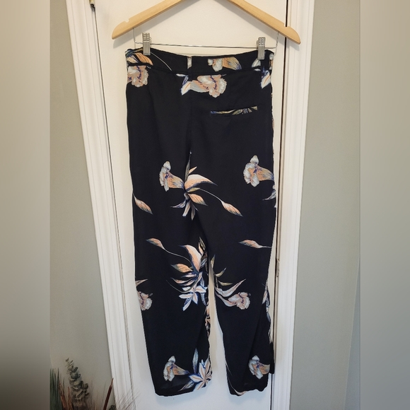 Roxy Waterfall Light Culottes Size Large Black and Floral - Picture 7 of 11